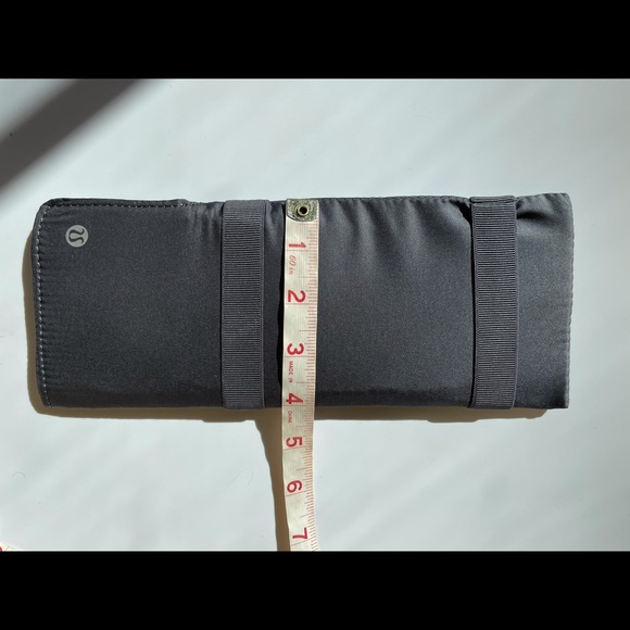 Lululemon grey insulated bottle sleeve - Picture 5 of 6